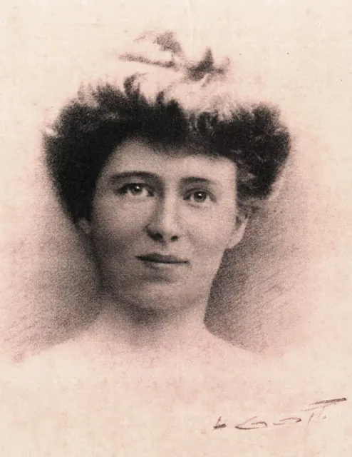 Portrait dessiné de Louise de Bettignies : visage de face aux cheveux bouclés relevés, signature de l'artiste en bas à droite, archive, Camuche de Bettignies à Tournai